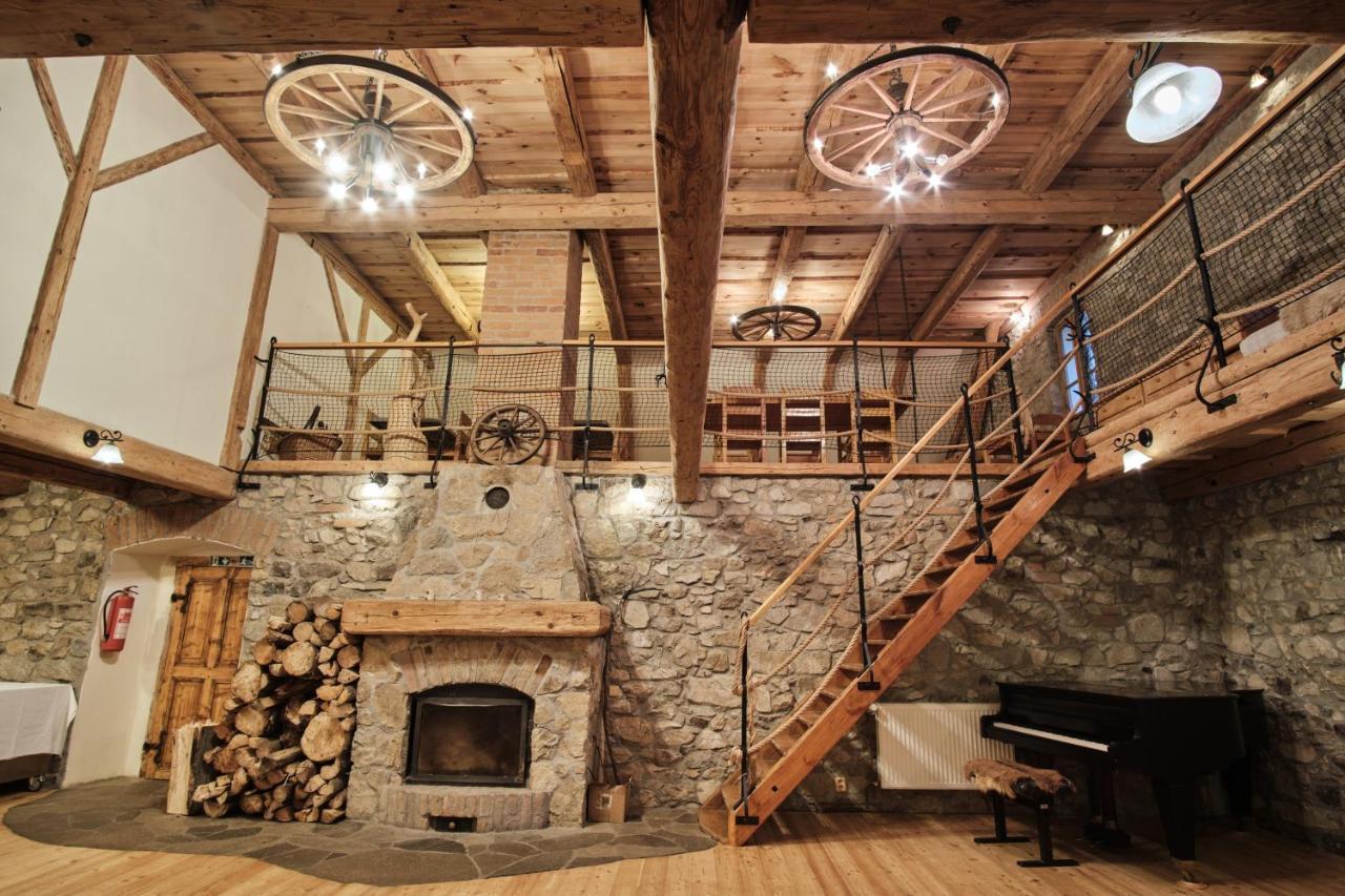 Strnadovsky Mlyn Hotel Jesenice  Luaran gambar