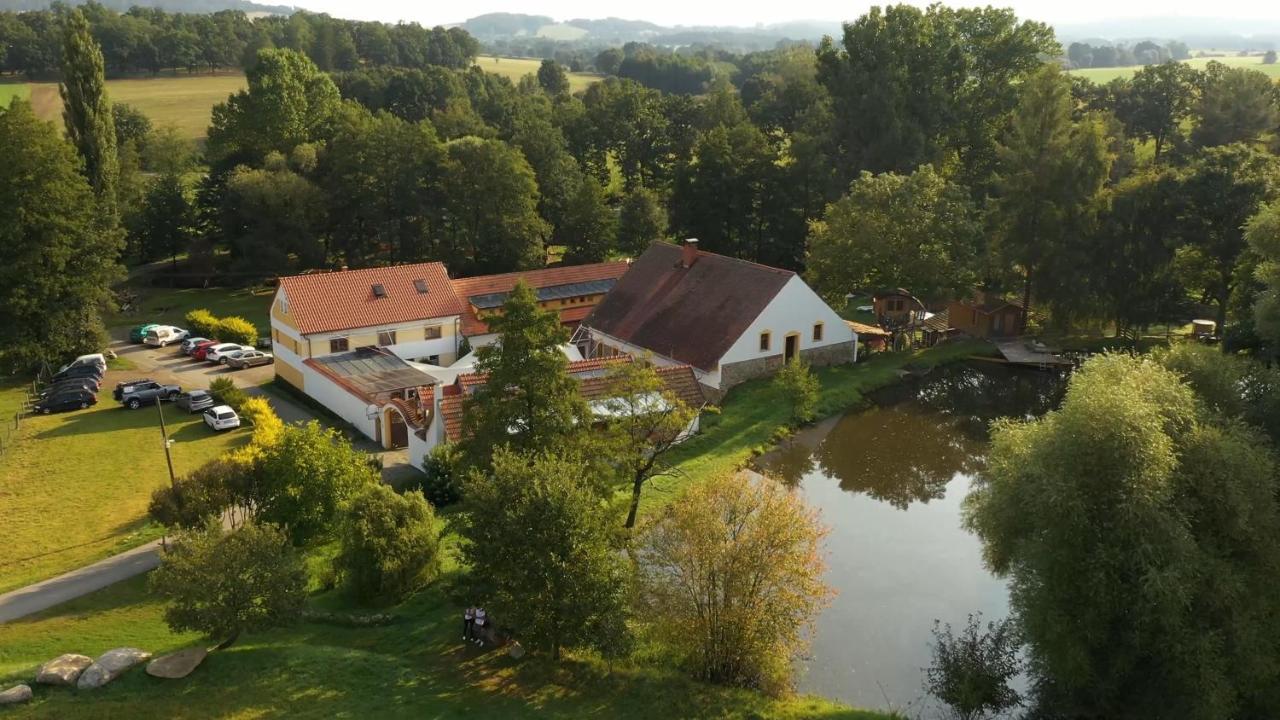 Strnadovsky Mlyn Hotel Jesenice  Luaran gambar
